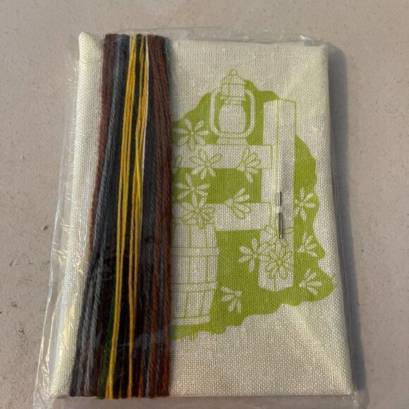 Vintage Jiffy Stitchery Rain Barrel #265 5X7 Crewel Kit NWT - Picture 5 of 5